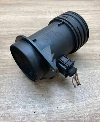 Volkswagen Transporter - Caravelle T4 Mass air flow meter 074906461 71822101