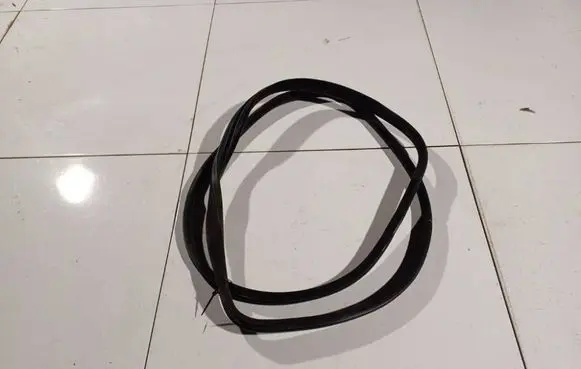 Volvo S60 Rubber seal rear door 