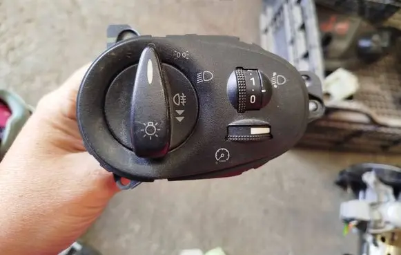 Ford Focus Light switch 98AG13A024AF 981127B 98AG13A024