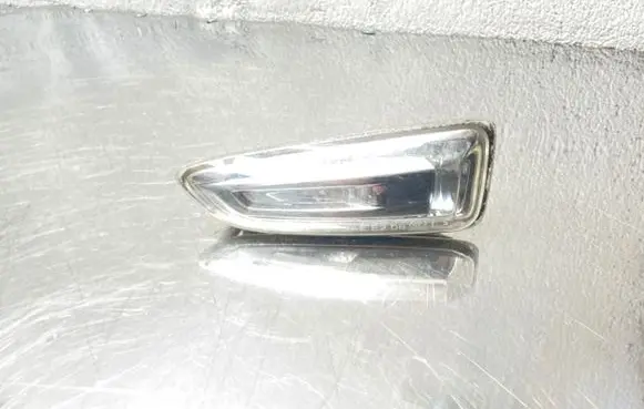 Opel Astra H Front fender indicator light 13273103