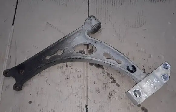 Volkswagen Golf V Front lower control arm/wishbone 1K0407153G