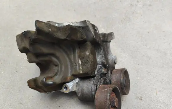 Hyundai Tucson LM Generator/alternator bracket 