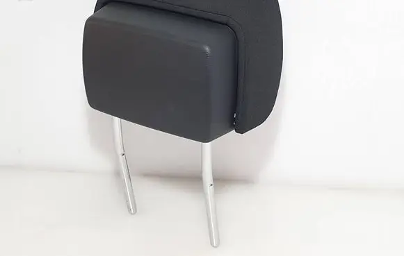 Volkswagen PASSAT B7 Front seat headrest 