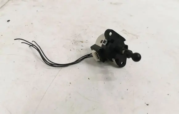 Volkswagen PASSAT B7 Headlight level adjustment motor 1307220041
