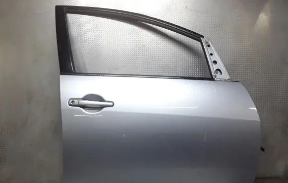 Mitsubishi Grandis Front door