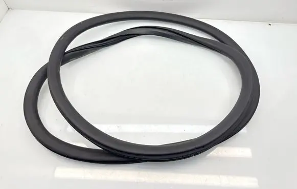 Opel Mokka B Rear door rubber seal (on body) 