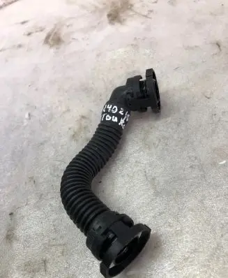 Volkswagen Touran III Breather/breather pipe/hose 04l103493