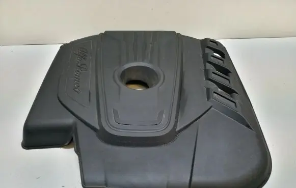Alfa Romeo Stelvio Engine cover (trim)