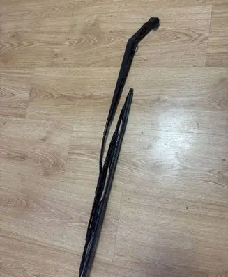 Toyota Avensis T250 Front wiper blade arm