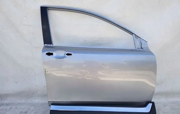 Honda CR-V Front door
