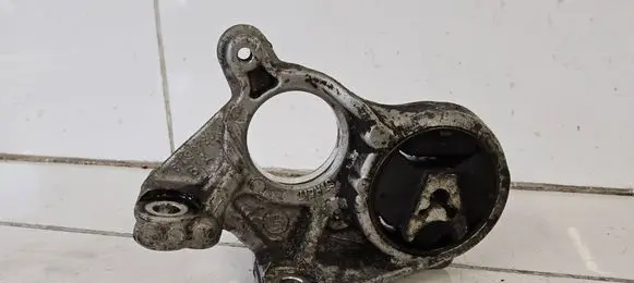 Peugeot RCZ Engine mount bracket 81090780