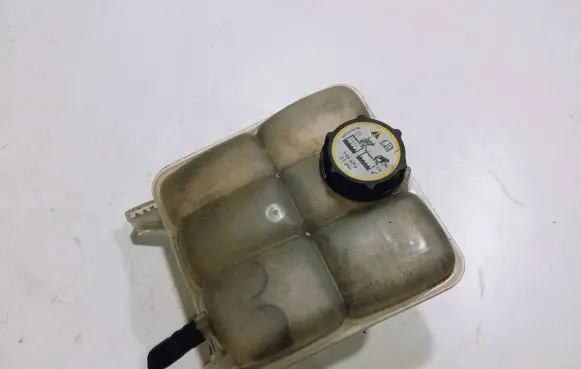 Mazda 3 I Coolant expansion tank/reservoir 3M5H8K218