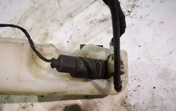 Skoda Fabia Mk2 (5J) Windscreen/windshield washer pump 1k6955651