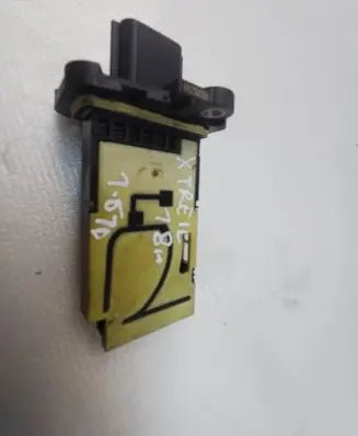 Nissan X-Trail T32 Mass air flow meter H8201267959 93450753