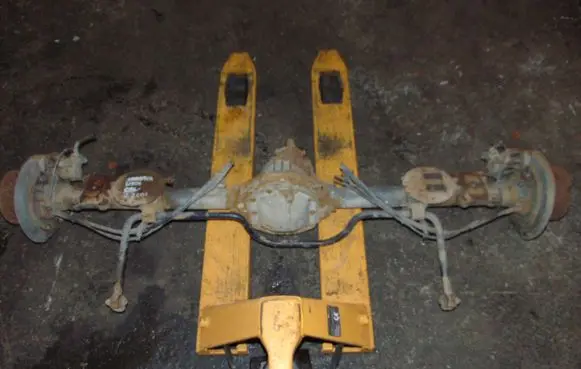 Mercedes-Benz Sprinter W901 W902 W903 W904 Rear axle beam with reductor 9033530610