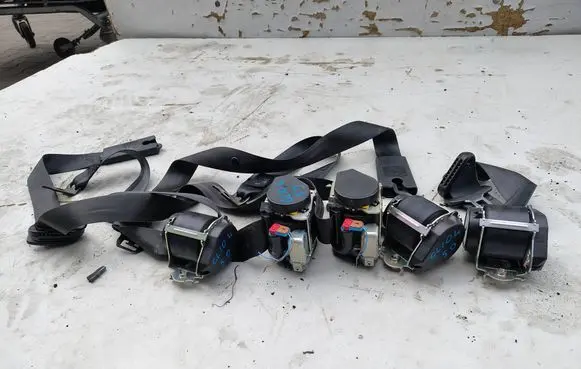 Renault Clio IV Front seatbelt 