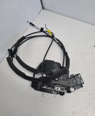 Opel Vivaro Sliding door lock 825023859R 93459205