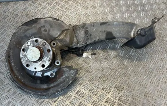 Rear wheel hub spindle/knuckle
