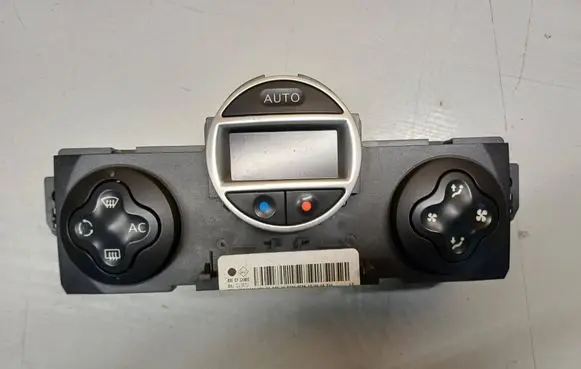 Renault Clio III Climate control unit 8200296683 69340022 N101993M