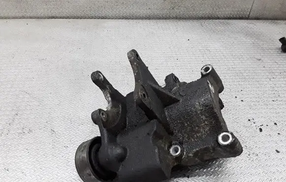 Hyundai Santa Fe Power steering pump mounting bracket 