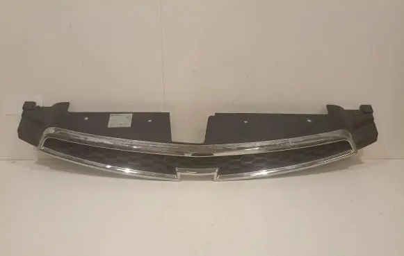 Chevrolet Cruze Front bumper upper radiator grill 96832951