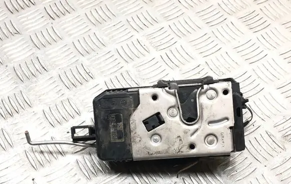 Opel Vectra C Front door lock 13210771