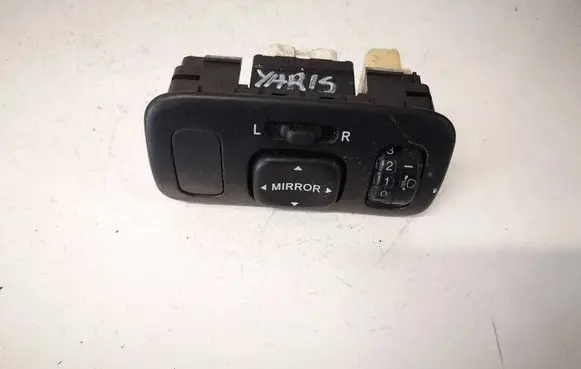 Toyota Yaris Wing mirror switch 777193