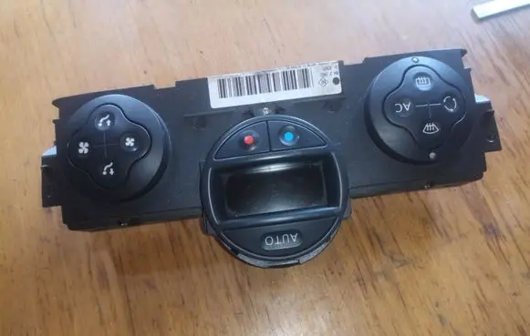 Renault Megane II Climate control unit 8200070752 0C9QFM