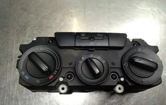 Volkswagen PASSAT B6 Climate control unit