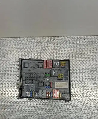 Volkswagen Golf V Fuse module 1K0937124K