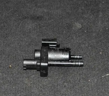 Opel Mokka Turbo solenoid valve 1054583801