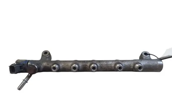 Volvo V70 Fuel main line pipe 31303632