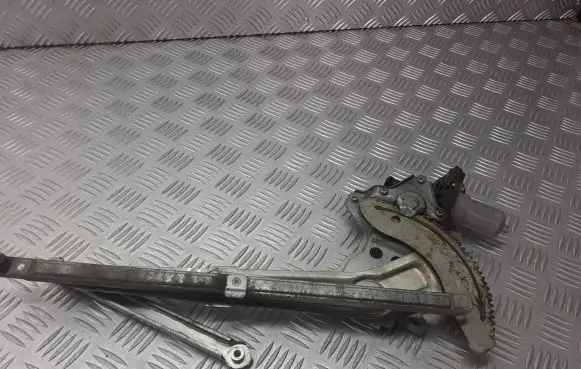 Suzuki Swift I Front door window regulator with motor