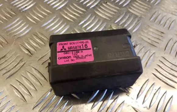 Mitsubishi Grandis Other relay MR587816 305604