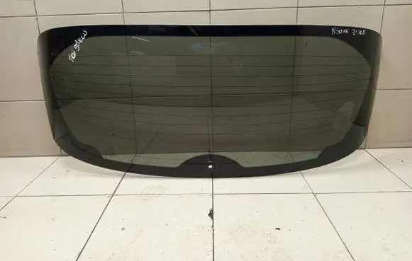 Nissan Juke I F15 Rear windscreen/windshield window 