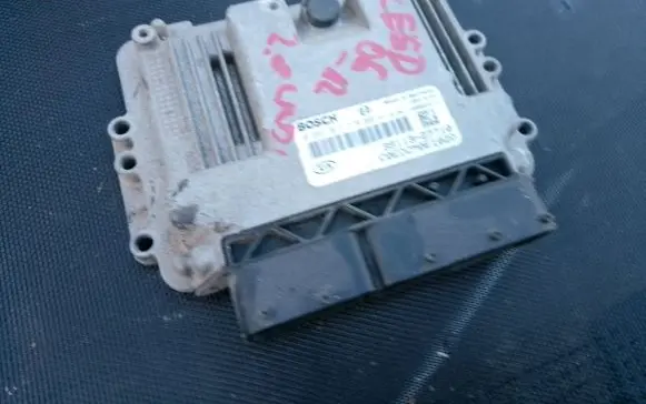 KIA Ceed Engine control unit/module 0281013570 3911327710