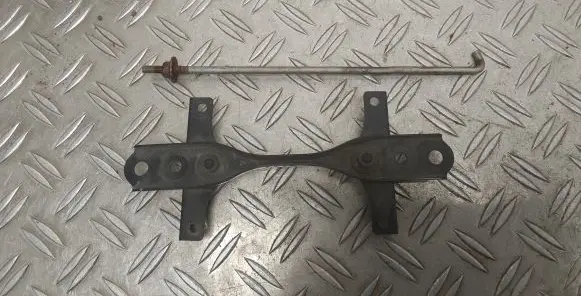 Toyota RAV 4 (XA20) Battery bracket 