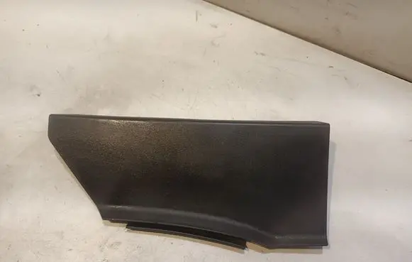 Foot area side trim