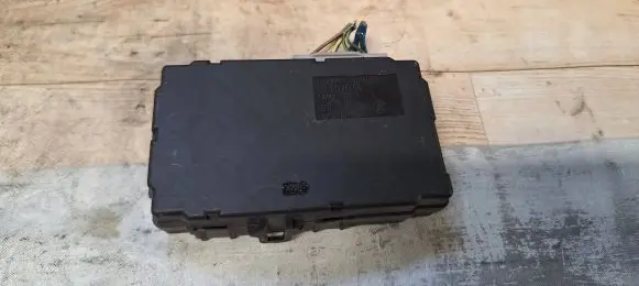 Toyota Avensis T220 Fuse module 8264105011 05810530