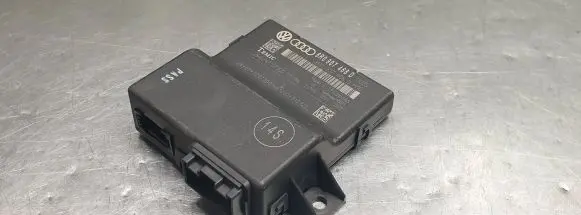Audi A5 8T 8F Gateway control module 8R0907468D