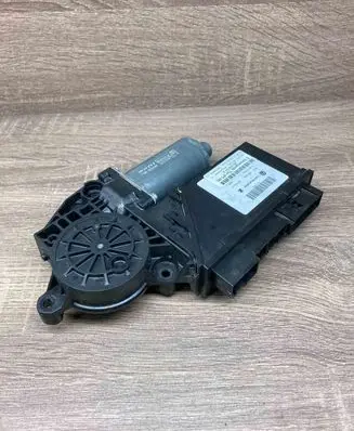 Volkswagen Phaeton Front door window regulator motor 3D1959701D E840311001