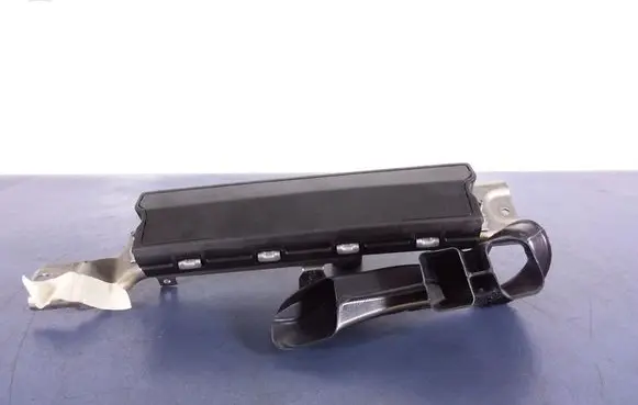 Cadillac CTS Knee airbag 