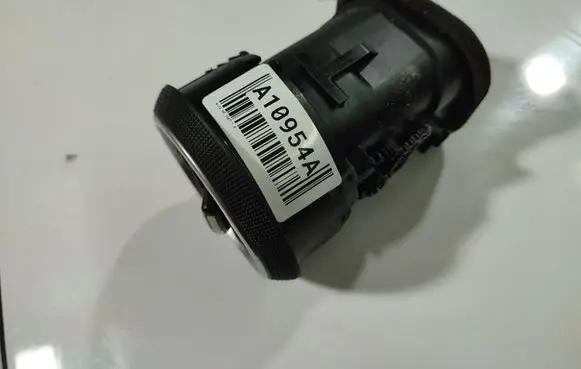 Audi A3 S3 8P Dash center air vent grill 8P0820901D