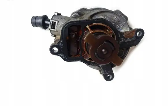 Volkswagen Jetta VI Vacuum pump 07K145100C