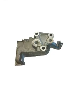 Subaru Legacy Engine mounting bracket