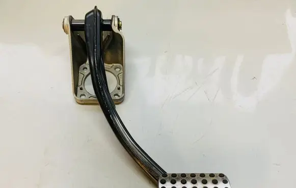 Mercedes-Benz R W251 Brake pedal A2512901301 251290010