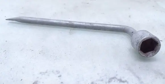 KIA Sorento Wheel nut wrench 