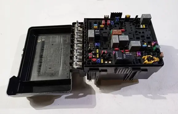Dodge RAM Fuse box set 68399852AB