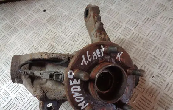 Front wheel hub