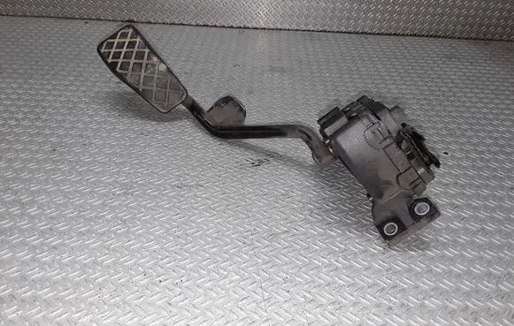 Volkswagen PASSAT B5.5 Accelerator throttle pedal 8E2721523